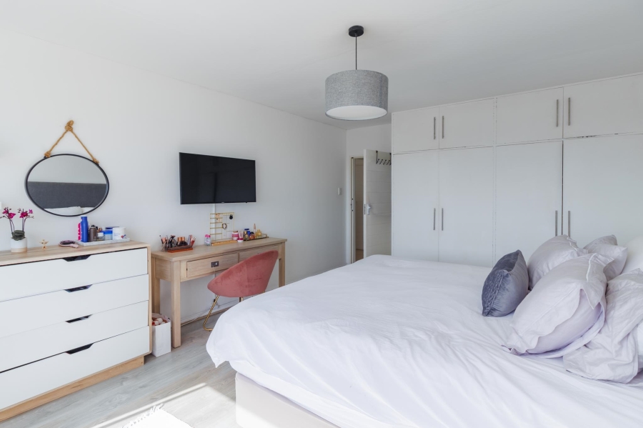 To Let 2 Bedroom Property for Rent in Bantry Bay Western Cape